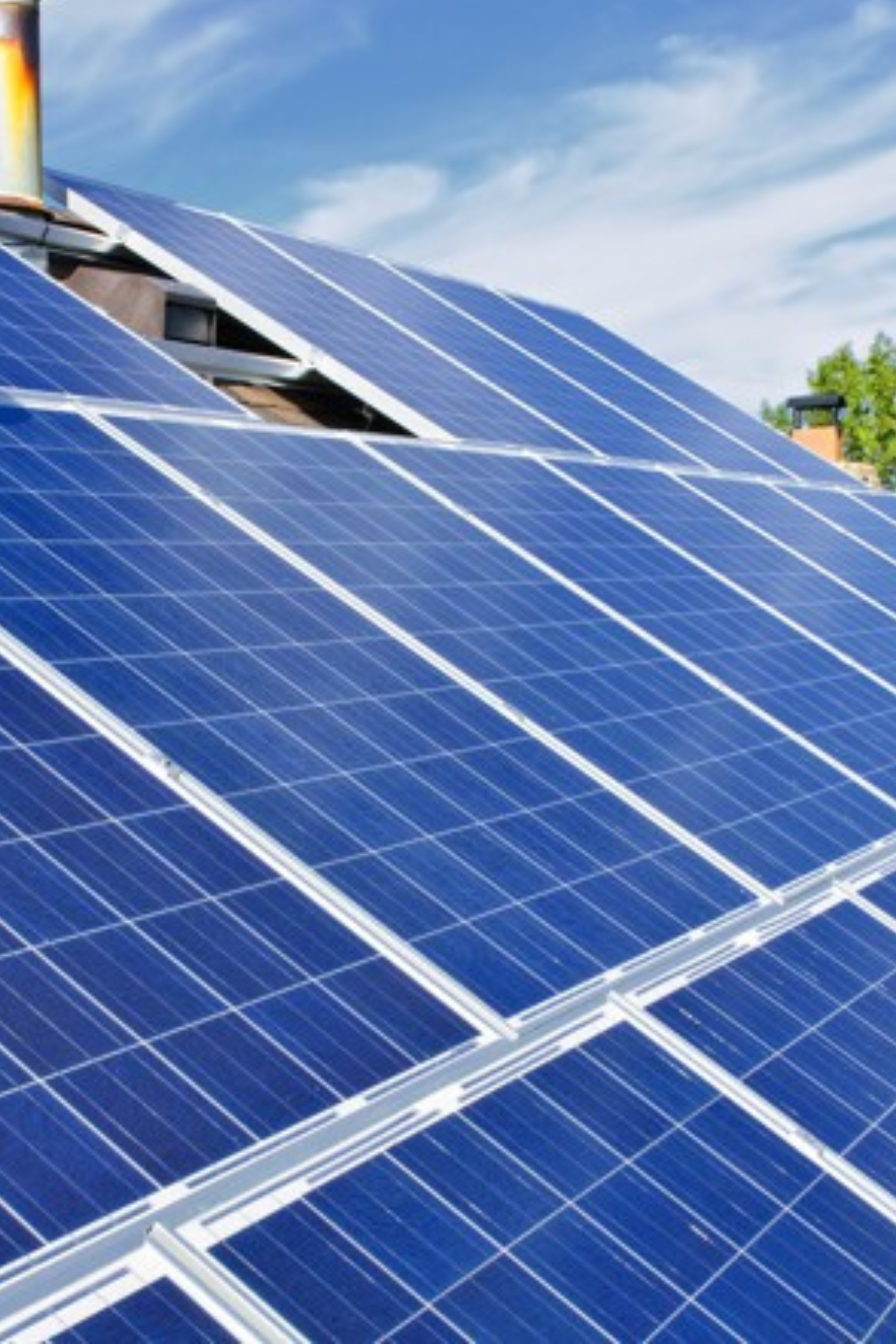 Aerial view of a large solar farm with rows of solar panels generating renewable energy. A key solution for businesses and landowners working towards Net Zero emissions with ARC Renewables.